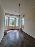 Под наем ОФИС, град Варна, Център • 1450 € / 2835.95 лв. • 63094157 2