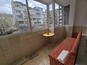 2 bedroom Vazrazhdane, Burgas 8