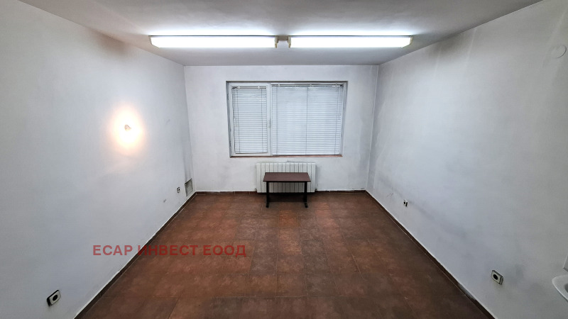Дава под Наем ОФИС в град София, Център - 27 кв.м / 350 € » 684.54 лв., ЕСАР ИНВЕСТ ЕООД