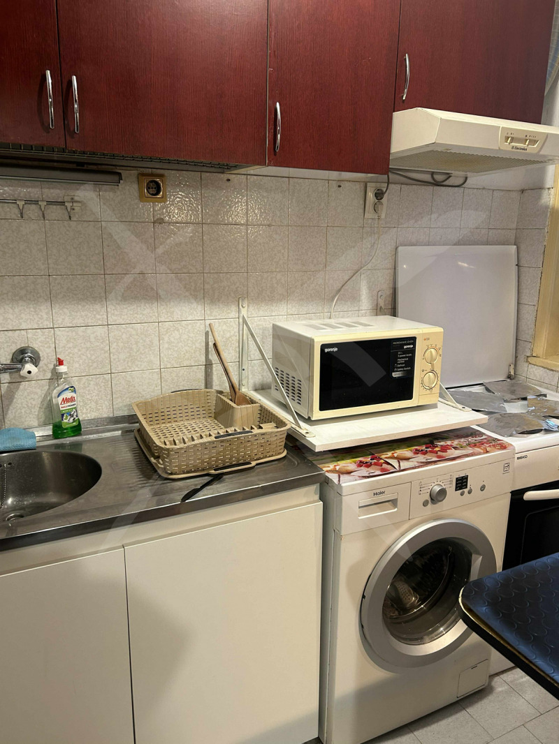 Дава под Наем 2-СТАЕН в град Варна, Гръцка махала - 45 кв.м / 300 € » 586.75 лв., ЕКС НВД ООД