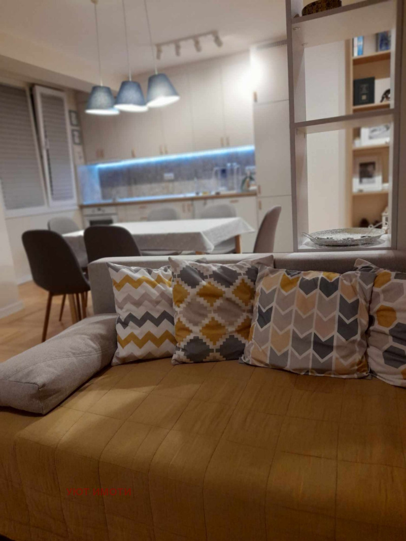 Da affittare  2 camere da letto Sofia , Geo Milev , 100 mq | 53696265 - Immagine [2]