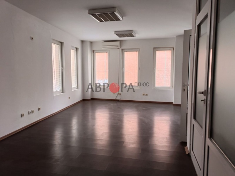 Дава под Наем ОФИС в град Бургас, Център - 90 кв.м / 400 € » 782.33 лв., АВРОРА ПЛЮС