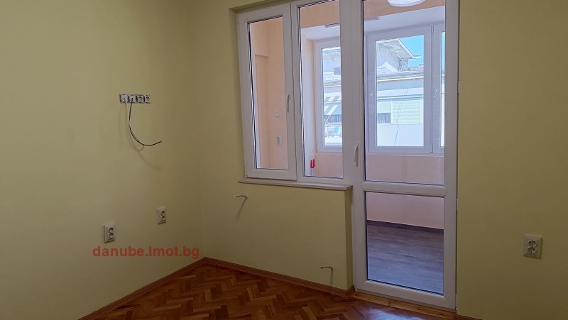 De inchiriat  2 dormitoare Ruse , Țentâr , 65 mp | 13510959 - imagine [6]