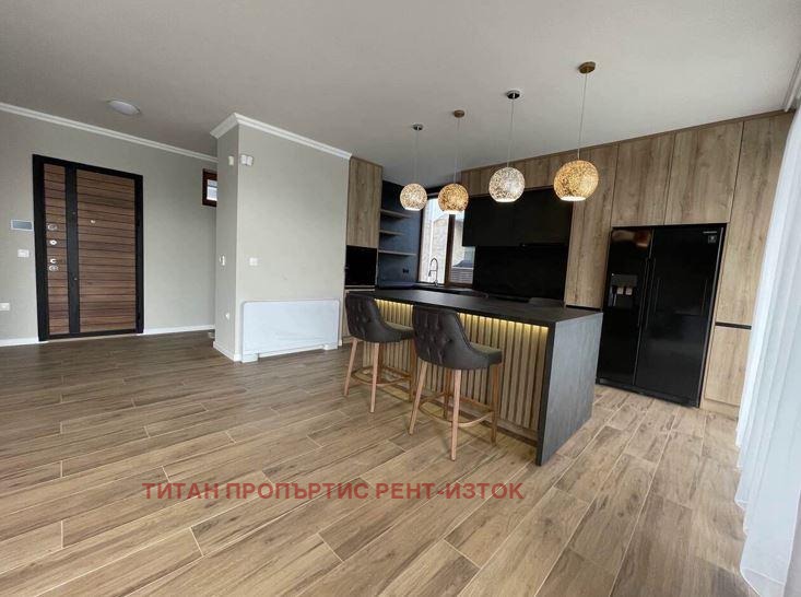 Дава под наем  Къща град Бургас , Сарафово , 230 кв.м | 75918735