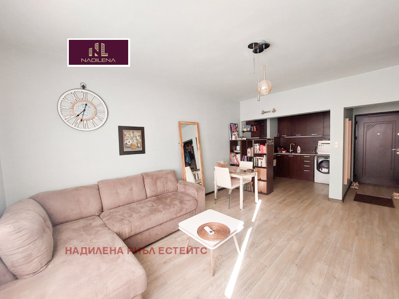 Дава под нем  2-стаен, град София, Център •  550 € • ID 95495533 — holmes.bg - [1] 