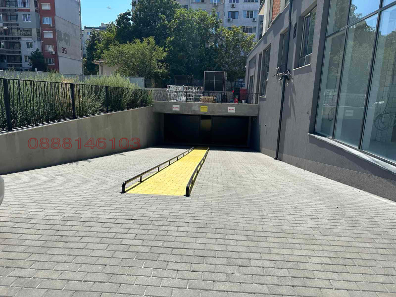 Дава под наем ГАРАЖ, ПАРКОМЯСТО, гр. Бургас, Славейков, снимка 3 - Гаражи и паркоместа - 53059448