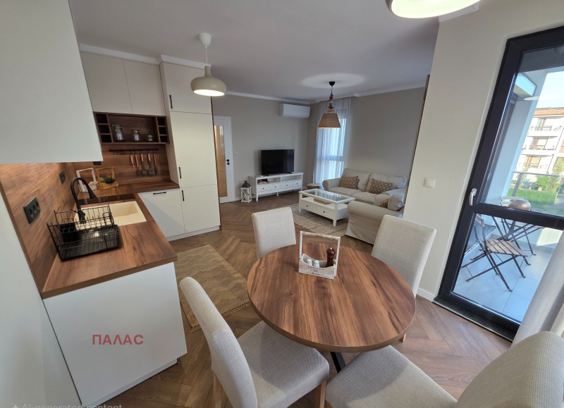 A louer  1 chambre Bourgas , Sarafovo , 72 m² | 21360822