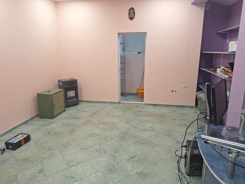 Издаје се  Схоп регион Велико Тарново , Горна Орјаховица , 40 м2 | 59615765 - слика [2]