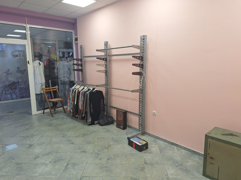Издаје се  Схоп регион Велико Тарново , Горна Орјаховица , 40 м2 | 59615765