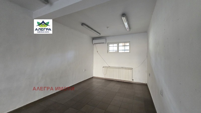 Дава под наем ОФИС, гр. Пазарджик, Идеален център, снимка 2 - Офиси - 52548874