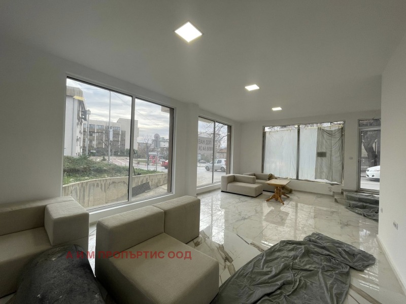 Дава под наем МАГАЗИН, гр. Благоевград, Идеален център, снимка 2 - Магазини - 52469207