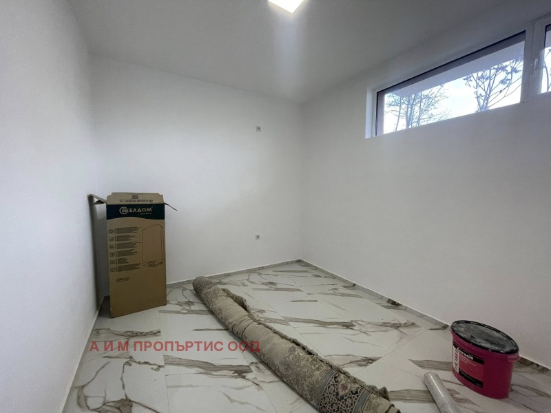 Дава под наем МАГАЗИН, гр. Благоевград, Идеален център, снимка 4 - Магазини - 52469207