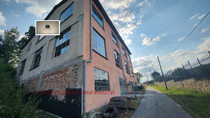 Te huur  Opslag regio Veliko Tarnovo , Sjeremetja , 400 m² | 57099931