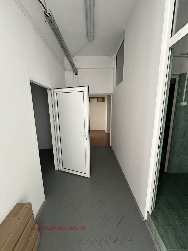 Дава под наем ПРОМ. ПОМЕЩЕНИЕ, гр. Пловдив, Индустриална зона - Тракия, снимка 13 - Производствени сгради - 52154469