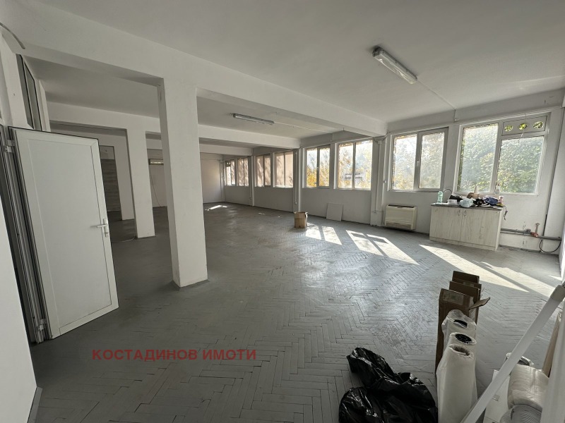 Дава под наем ПРОМ. ПОМЕЩЕНИЕ, гр. Пловдив, Индустриална зона - Тракия, снимка 2 - Производствени сгради - 52154469