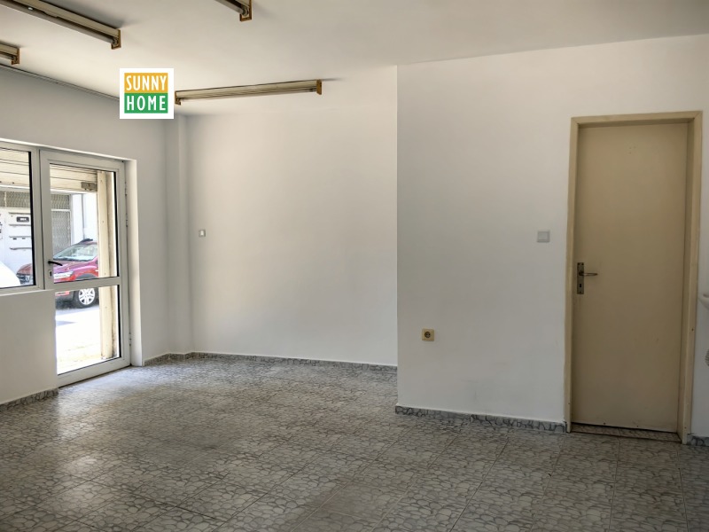 Til leje  Butik Varna , ZhP Gara , 28 kvm | 73180625 - billede [2]