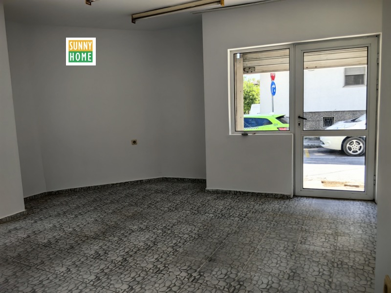 Til leje  Butik Varna , ZhP Gara , 28 kvm | 73180625 - billede [3]