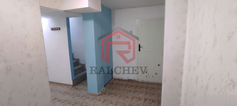 Дава под наем ОФИС, гр. Варна, Колхозен пазар, снимка 2 - Офиси - 53200586