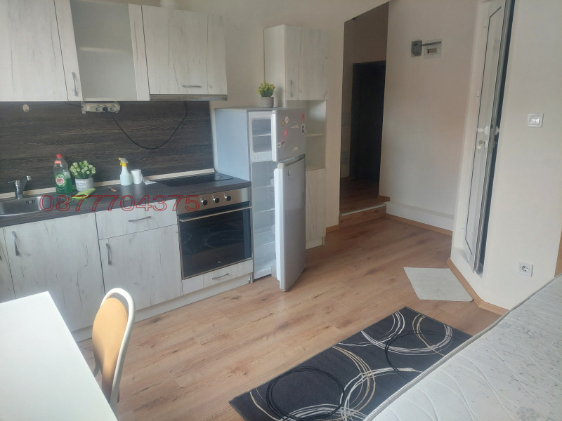 Дава под наем АТЕЛИЕ, ТАВАН, гр. София, Докторски паметник