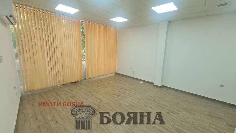 De inchiriat  Magazin Ruse , Țentâr , 35 mp | 89000252