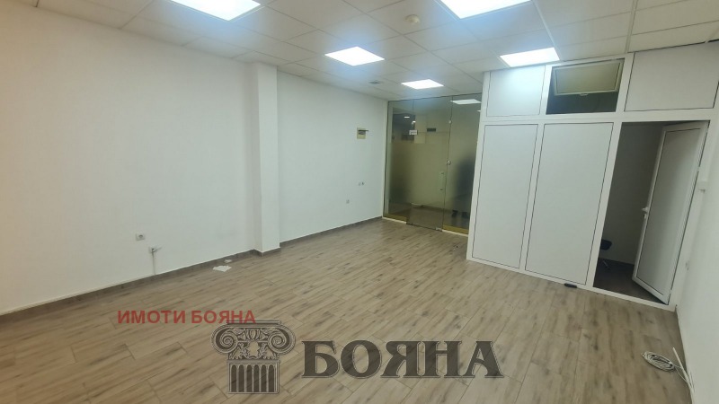 De inchiriat  Magazin Ruse , Țentâr , 35 mp | 89000252 - imagine [4]