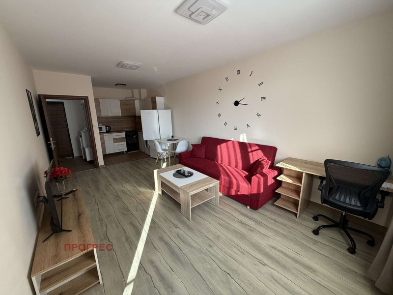 En renta  1 dormitorio Plovdiv , Mladezhki Jalm , 70 metros cuadrados | 36019741