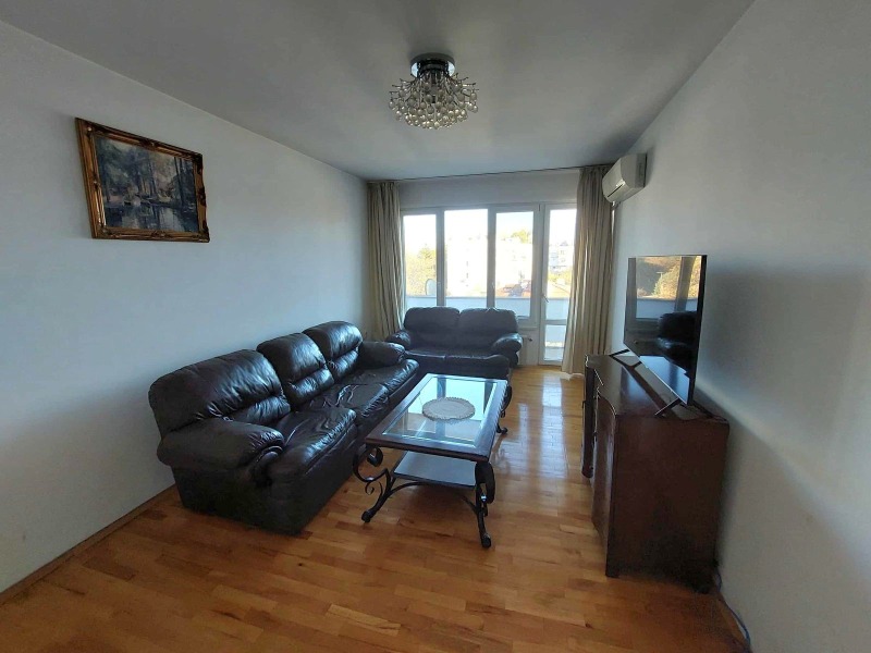 Издаје се  1 спаваћа соба Софија , Иван Вазов , 68 м2 | 38492397