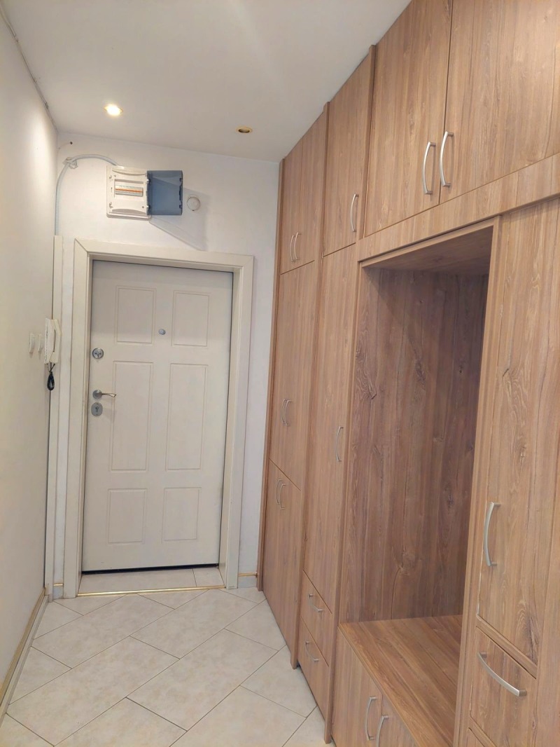 Издаје се  1 спаваћа соба Софија , Иван Вазов , 68 м2 | 38492397 - слика [8]