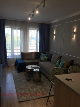 1 quarto Mladejki Halm, Plovdiv