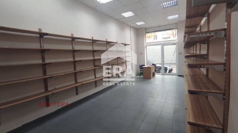 Издаје се  Схоп Софија , Зона Б-18 , 60 м2 | 52725950