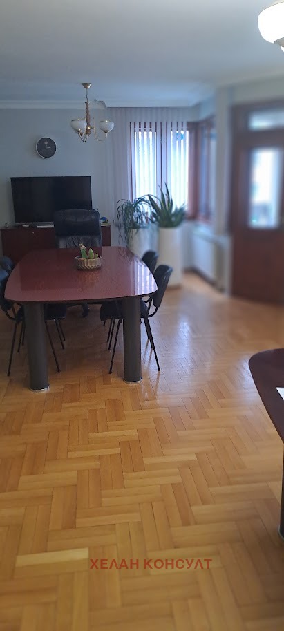 Kiadó  3 hálószobás Sofia , Centar , 200 négyzetméter | 23249018 - kép [2]