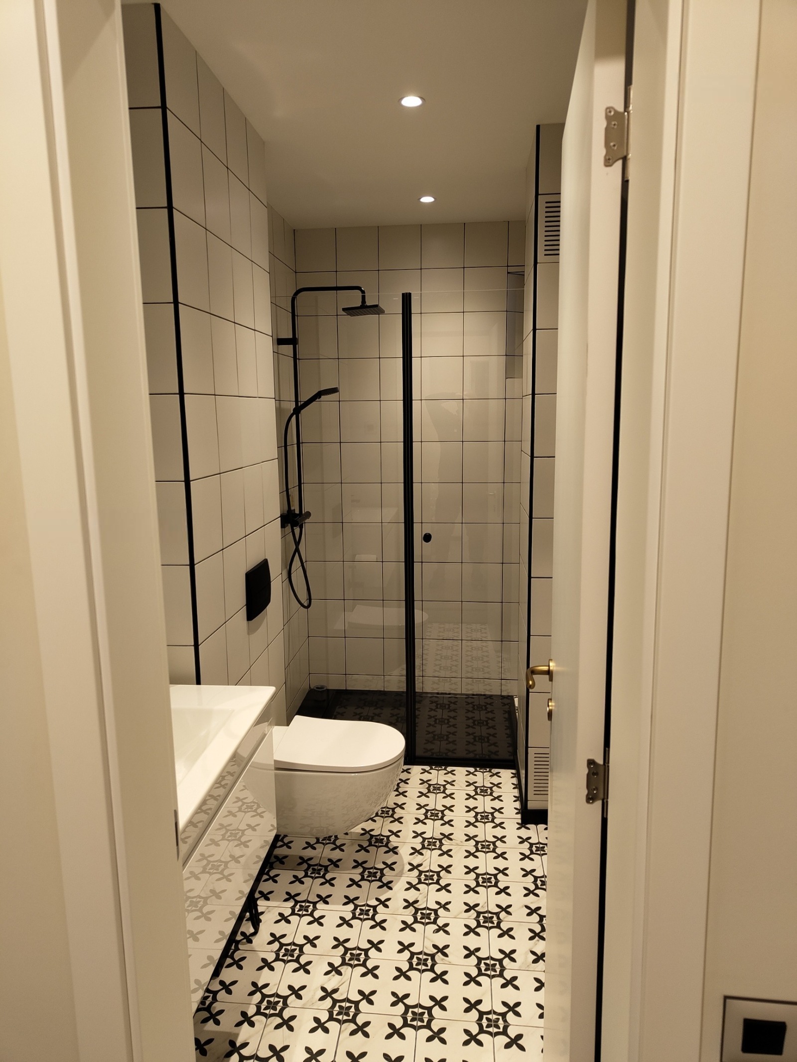 Дава под наем 3-СТАЕН, гр. София, Център, снимка 8 - Апартаменти - 54291988