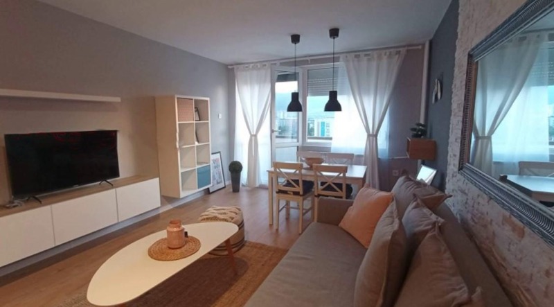 Дава под нем  2-стаен, град София, Младост 1 •  649 EUR • ID 33163542 — holmes.bg - [1] 