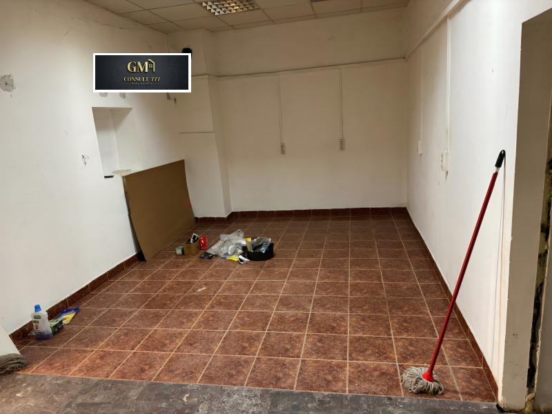 Дава под наем МАГАЗИН, гр. Плевен, Широк център, снимка 2 - Магазини - 53273478