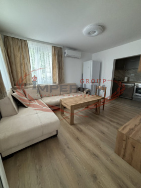 1 chambre Kolhozen pazar, Varna 1