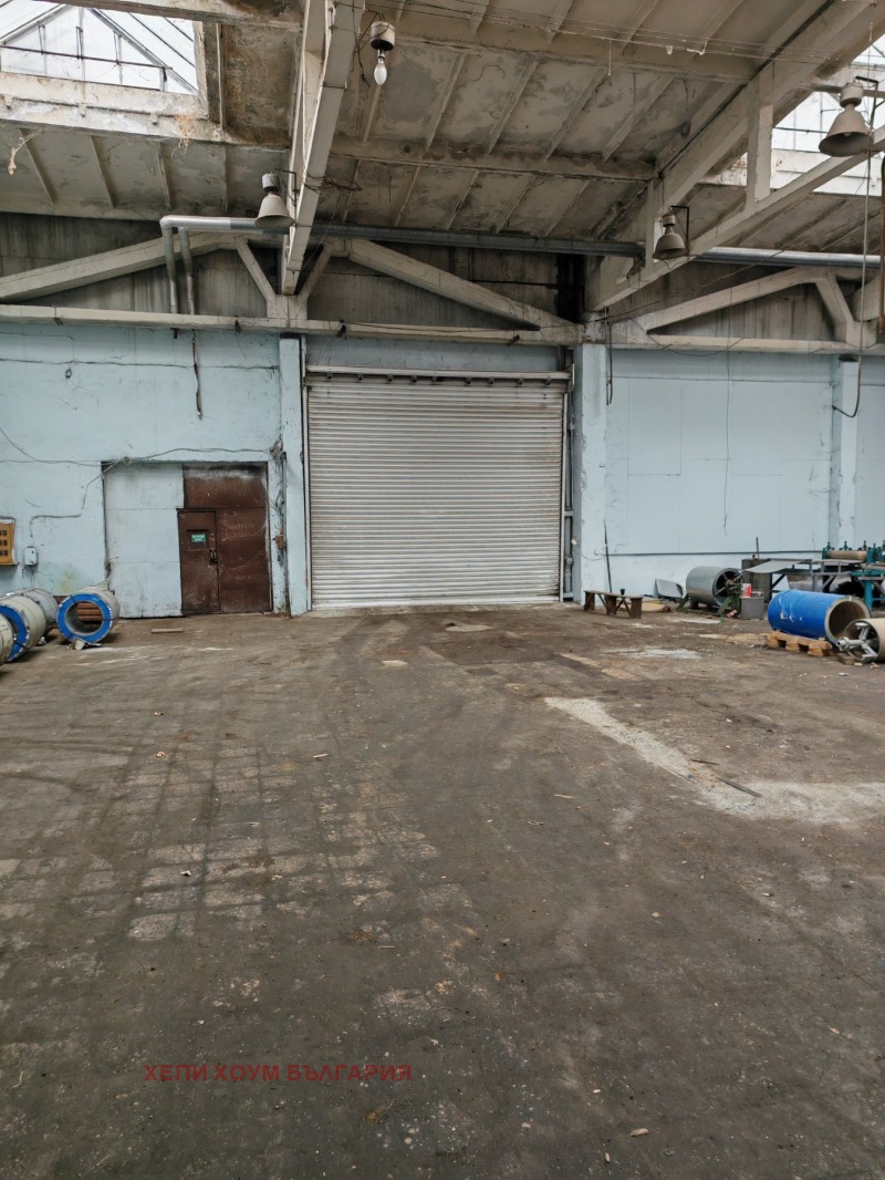 Дава под наем  Склад град Русе , Промишлена зона - Запад , 4500 кв.м | 78518471 - изображение [3]