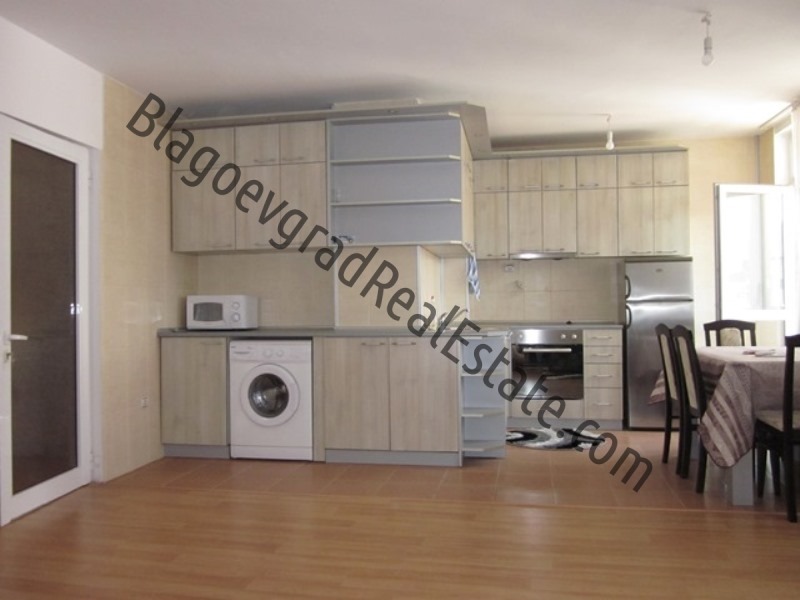 Дава под наем 2-СТАЕН, гр. Благоевград, Широк център