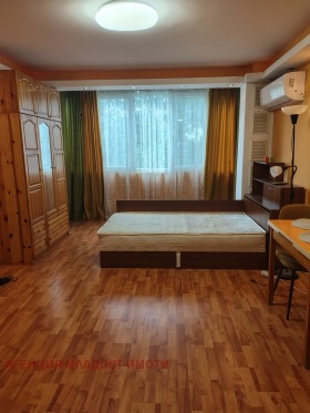 Studio Suhata reka, Sofia