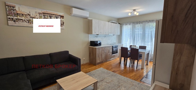 Дава под наем  2-стаен град София , Света Троица , 50 кв.м | 81925902