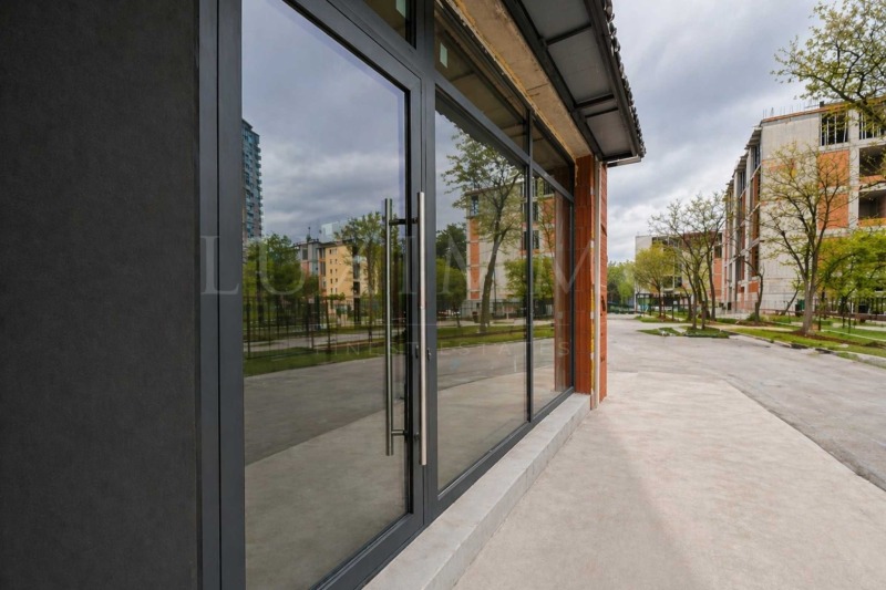 Дава под Наем МАГАЗИН в град София, Младост 3 - 120 кв.м / 2 500 € » 4 889.58 лв., ЛУКСИММО