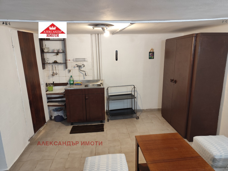 Дава под наем АТЕЛИЕ, ТАВАН, гр. София, Център, снимка 2 - Апартаменти - 53347956