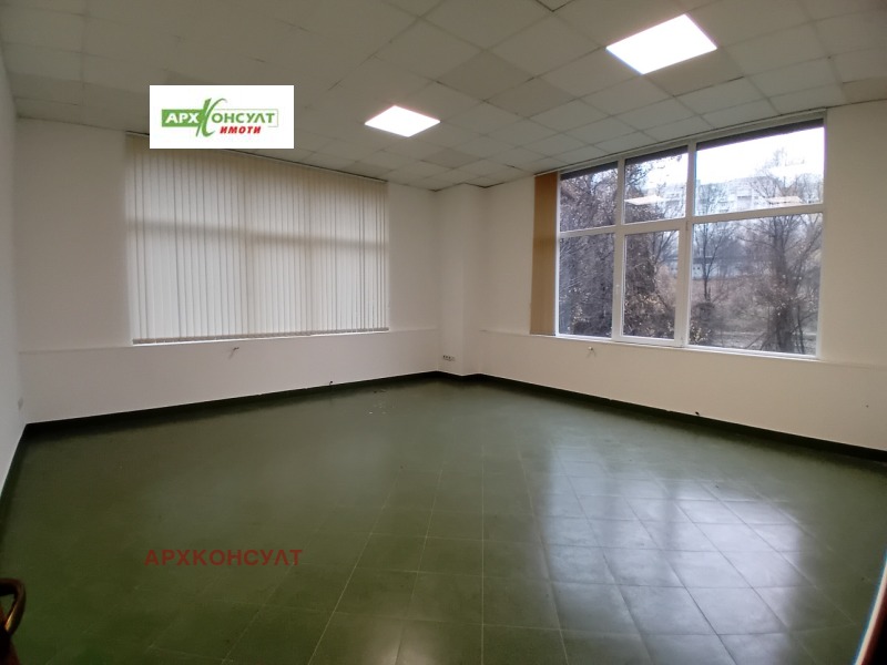 Дава под наем СКЛАД, гр. София, Сердика, снимка 2 - Складове - 50629278