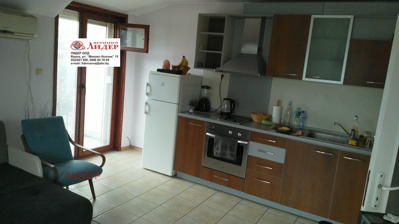 Zu vermieten  1 Schlafzimmer Warna , Zentar , 45 qm | 39810452