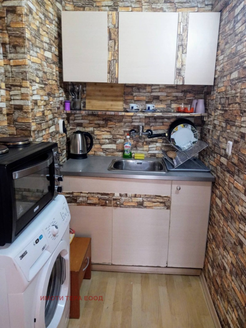 Дава под наем ЕТАЖ ОТ КЪЩА, гр. Варна, Бриз, снимка 15 - Етаж от къща - 53469277