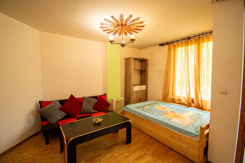 Издаје се  Студио Софија , Гео Милев , 48 м2 | 64662965