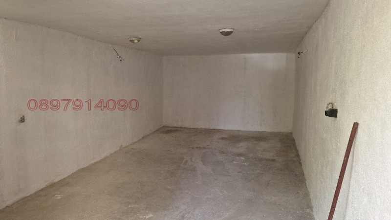 Дава под наем ГАРАЖ, ПАРКОМЯСТО, гр. Благоевград, Струмско, снимка 2 - Гаражи и паркоместа - 52782533