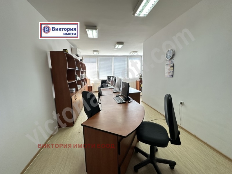 Дава под Наем ОФИС в град Велико Търново, Център - 36 кв.м / 230.08 € » 450 лв., ВИКТОРИЯ ИМОТИ ЕООД
