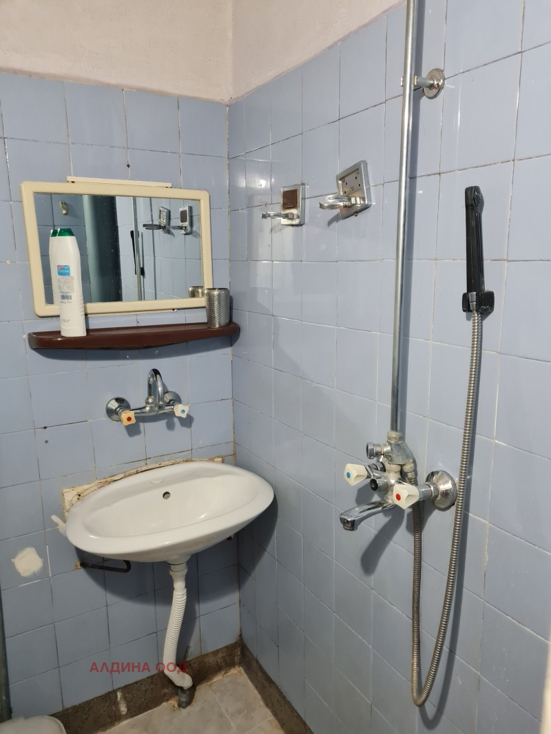 Zu vermieten  1 Schlafzimmer Pernik , Zentar , 72 qm | 64018292 - Bild [11]
