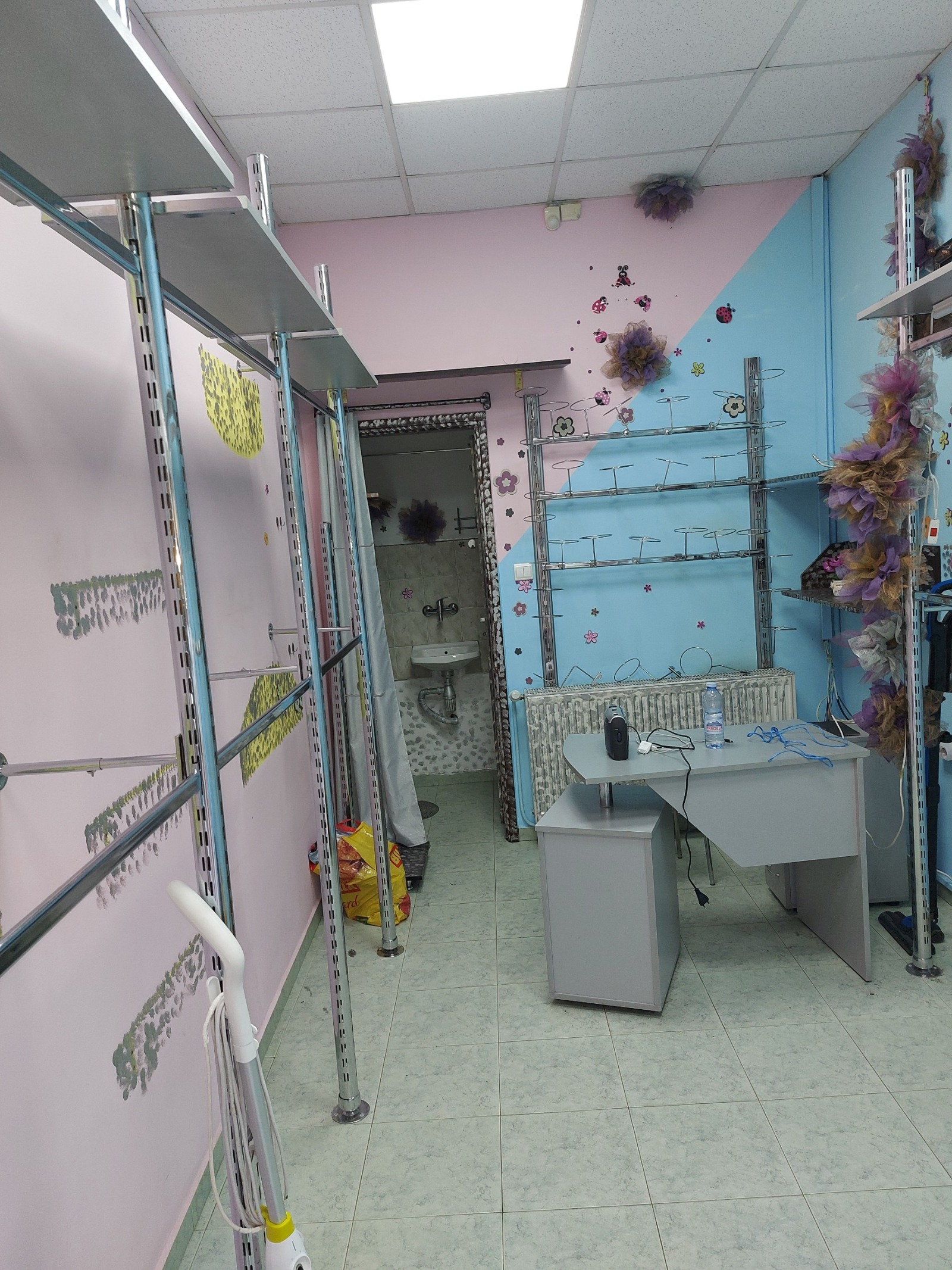 Дава под наем МАГАЗИН, гр. Русе, Център, снимка 2 - Магазини - 54251646