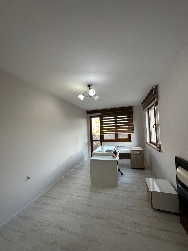 Zu vermieten  3 Schlafzimmer Sofia , Manastirski liwadi , 140 qm | 29639141 - Bild [14]